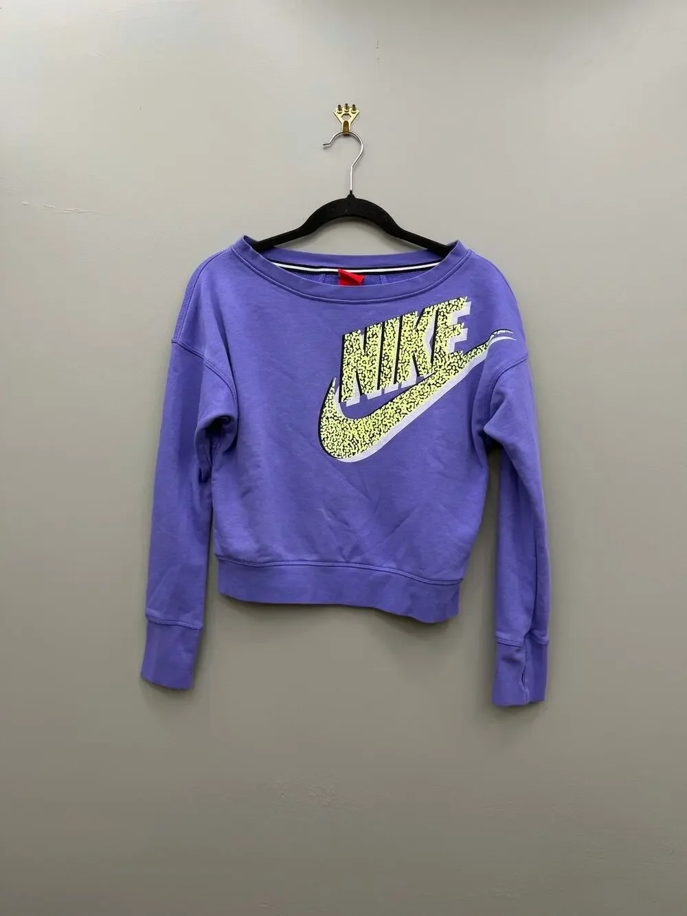 Nike Purple Cropped Graphic Sweatshirt Thumbhole Sleeves Size Large